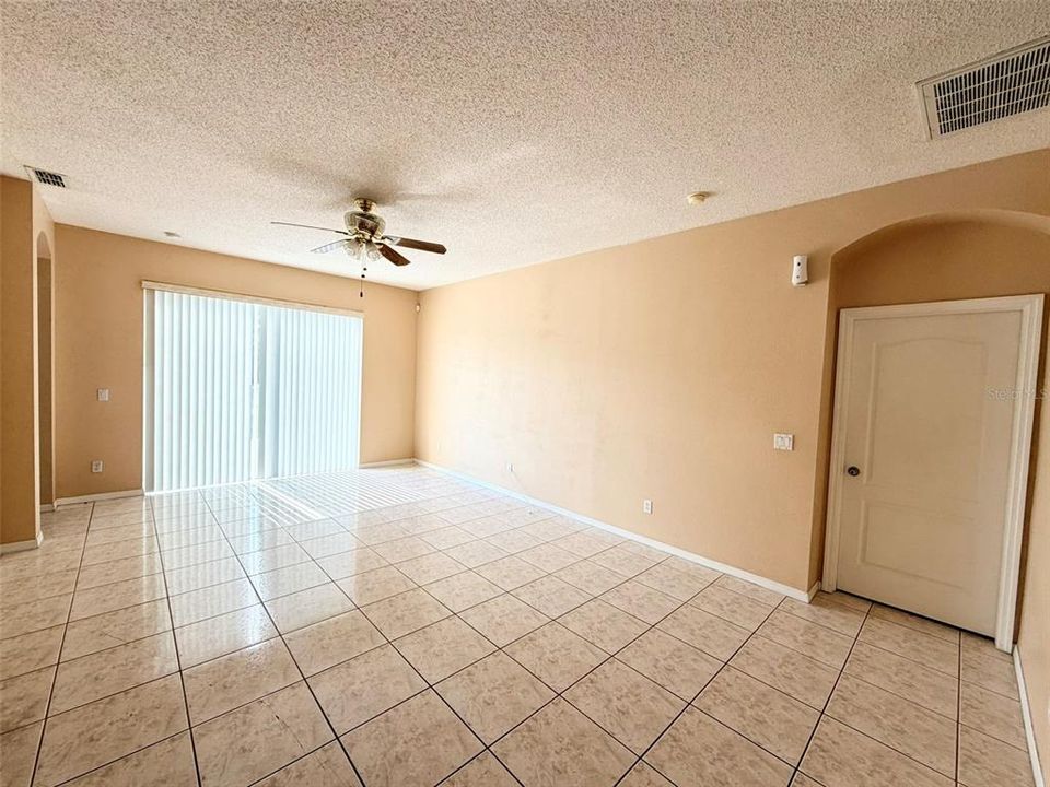 В аренду: $2,695 (4 спален, 3 ванн, 2480 Квадратных фут)