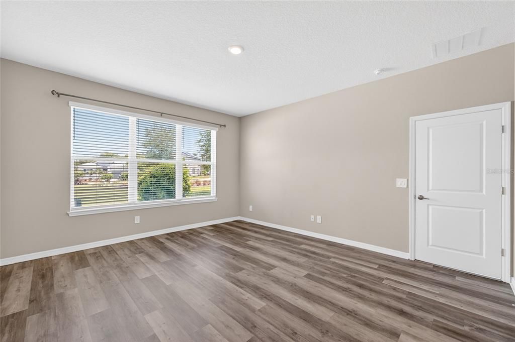 En Venta: $557,000 (4 camas, 3 baños, 2872 Pies cuadrados)