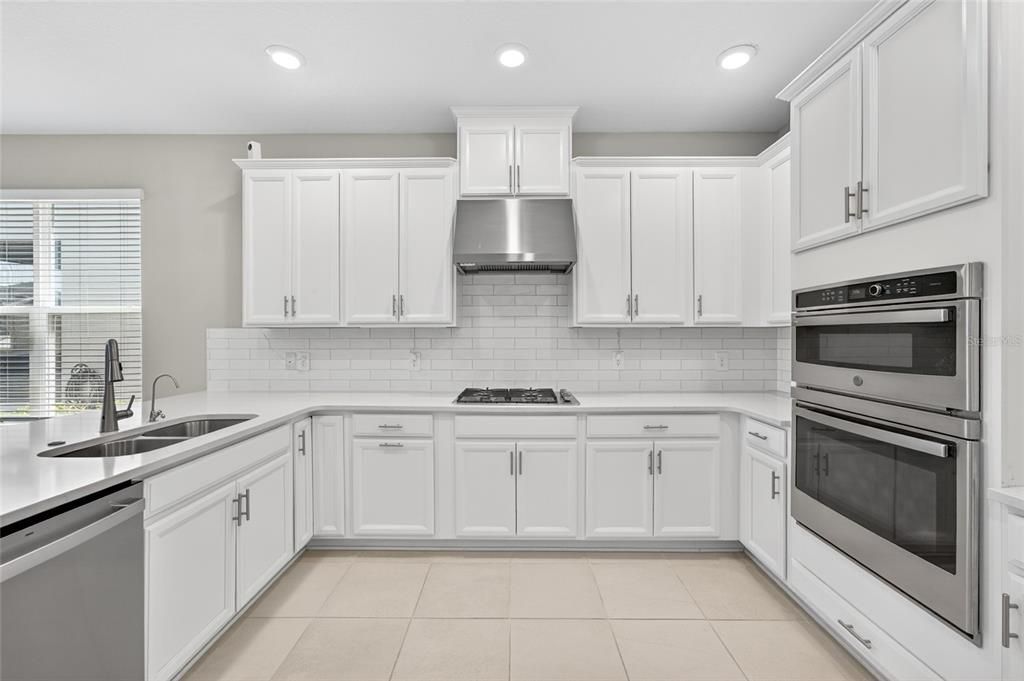 En Venta: $557,000 (4 camas, 3 baños, 2872 Pies cuadrados)