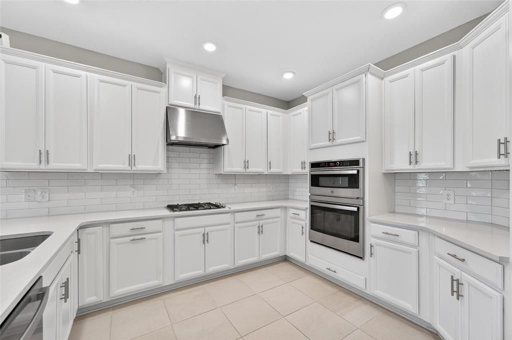 En Venta: $557,000 (4 camas, 3 baños, 2872 Pies cuadrados)