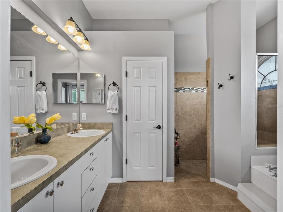 For Sale: $459,000 (4 beds, 2 baths, 2066 Square Feet)
