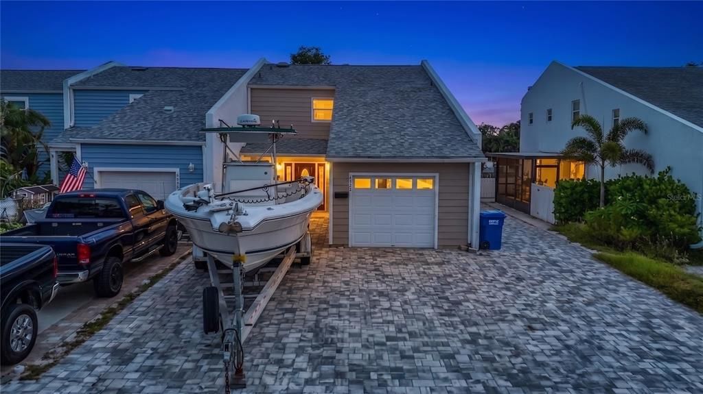 For Sale: $649,000 (3 beds, 2 baths, 1727 Square Feet)