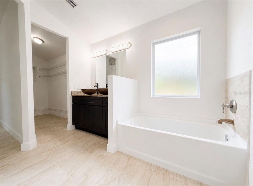 En Venta: $349,999 (4 camas, 2 baños, 1600 Pies cuadrados)