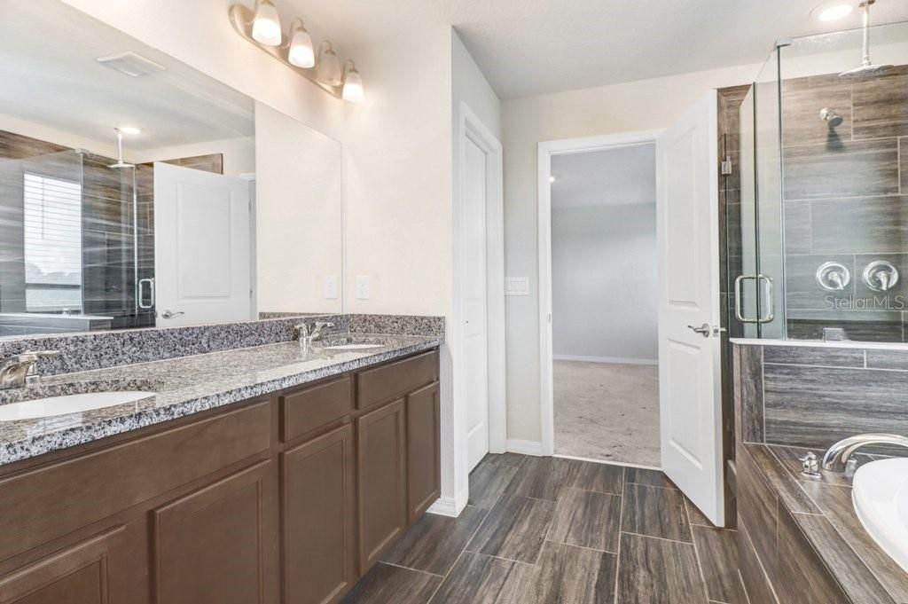 For Sale: $399,000 (5 beds, 3 baths, 2608 Square Feet)