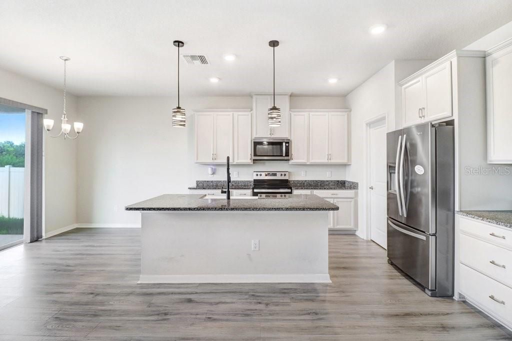 For Sale: $399,000 (5 beds, 3 baths, 2608 Square Feet)