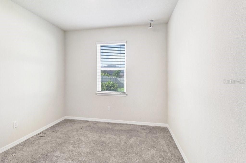 For Sale: $399,000 (5 beds, 3 baths, 2608 Square Feet)