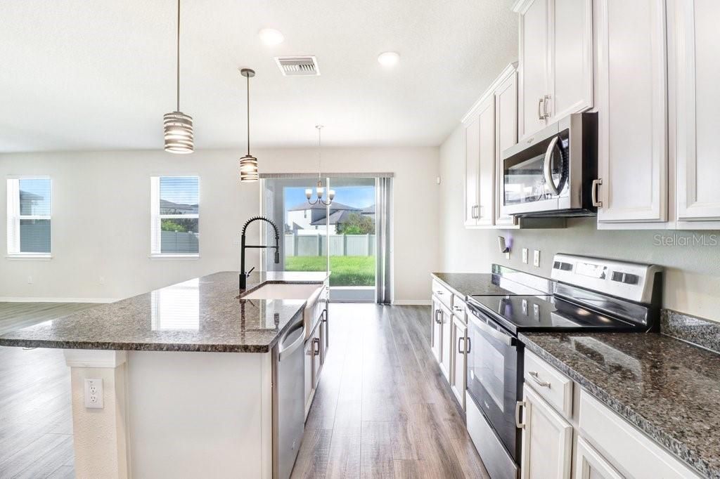 For Sale: $399,000 (5 beds, 3 baths, 2608 Square Feet)