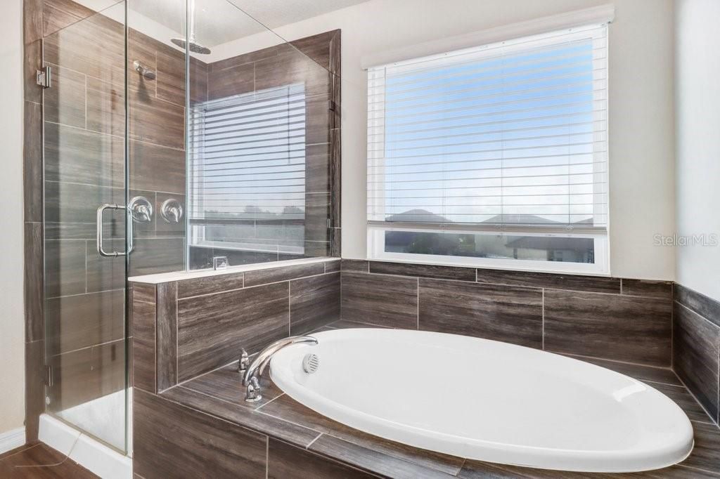 For Sale: $399,000 (5 beds, 3 baths, 2608 Square Feet)