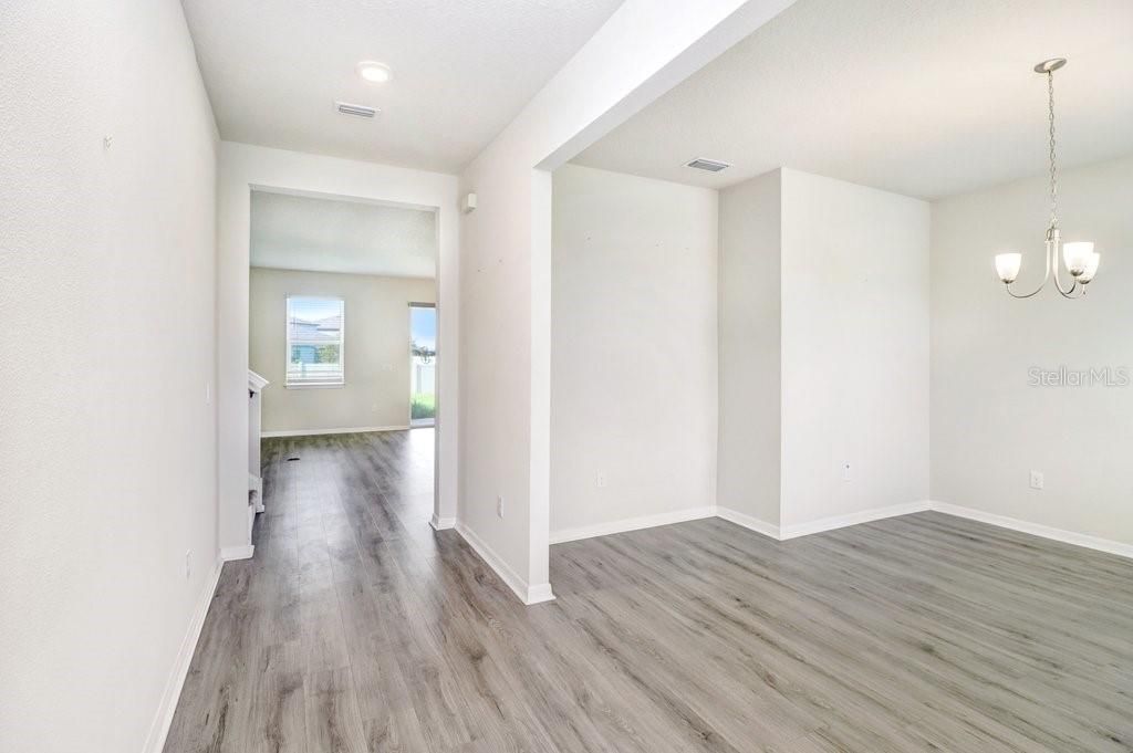 For Sale: $399,000 (5 beds, 3 baths, 2608 Square Feet)
