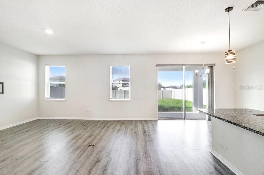 For Sale: $399,000 (5 beds, 3 baths, 2608 Square Feet)