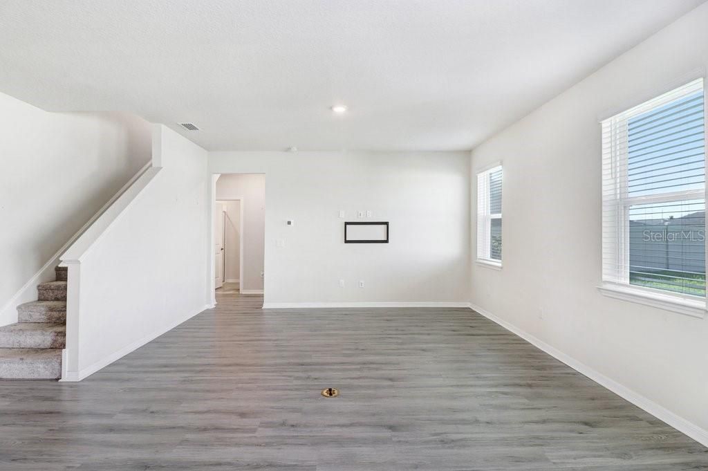 For Sale: $399,000 (5 beds, 3 baths, 2608 Square Feet)