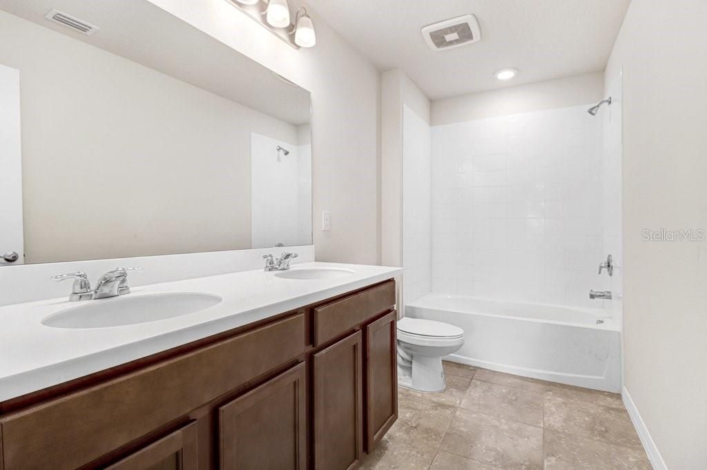 For Sale: $399,000 (5 beds, 3 baths, 2608 Square Feet)