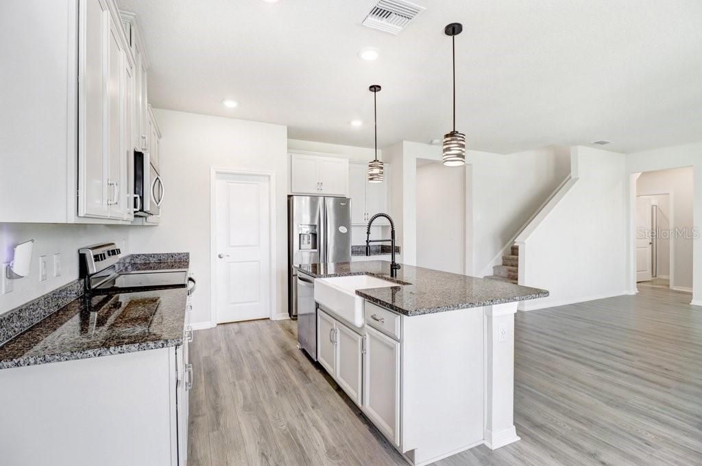 For Sale: $399,000 (5 beds, 3 baths, 2608 Square Feet)