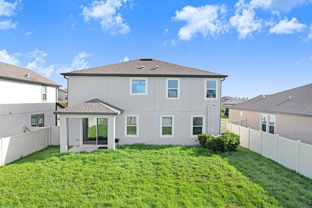 For Sale: $399,000 (5 beds, 3 baths, 2608 Square Feet)