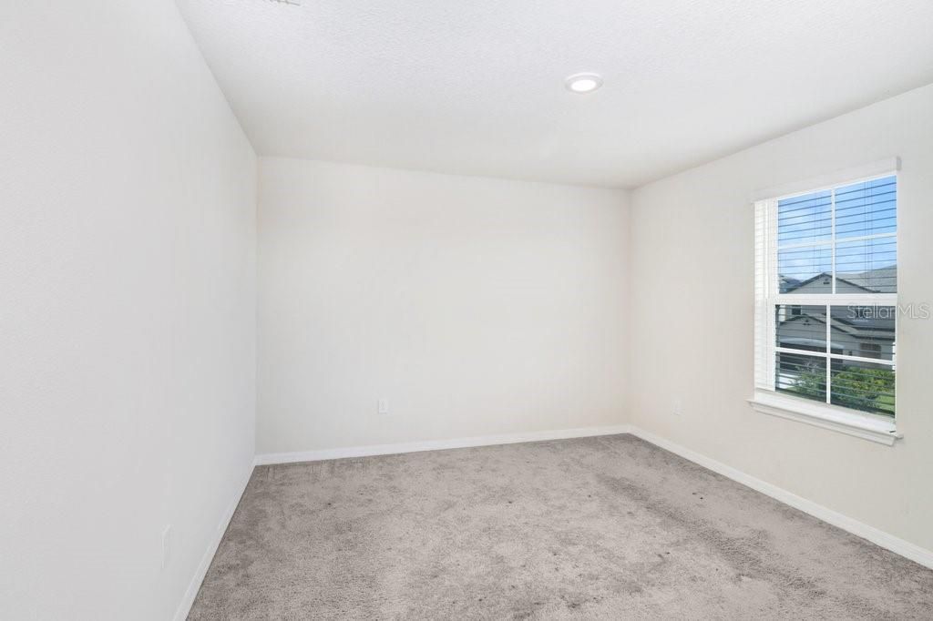 For Sale: $399,000 (5 beds, 3 baths, 2608 Square Feet)
