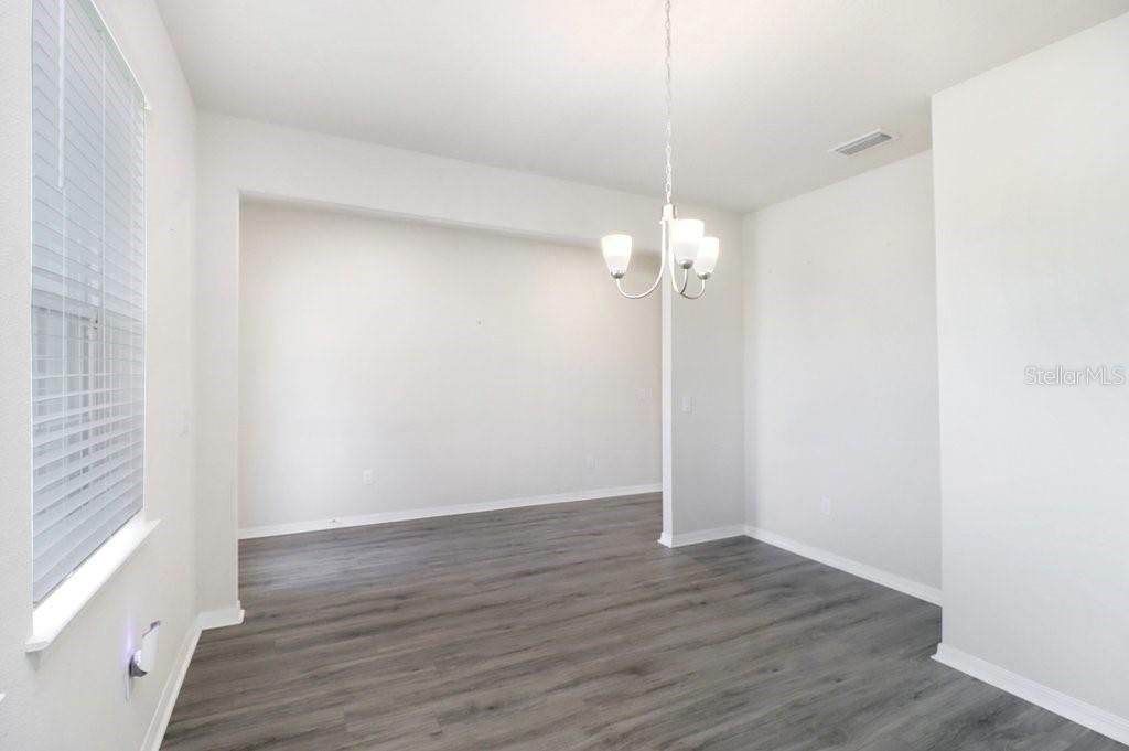 For Sale: $399,000 (5 beds, 3 baths, 2608 Square Feet)