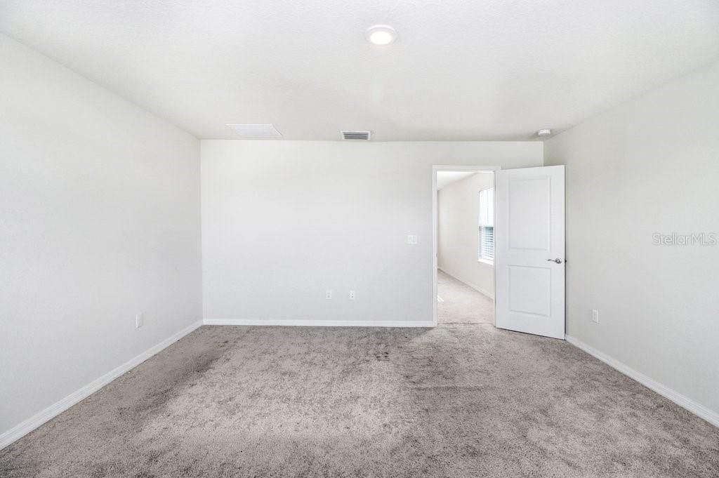 For Sale: $399,000 (5 beds, 3 baths, 2608 Square Feet)