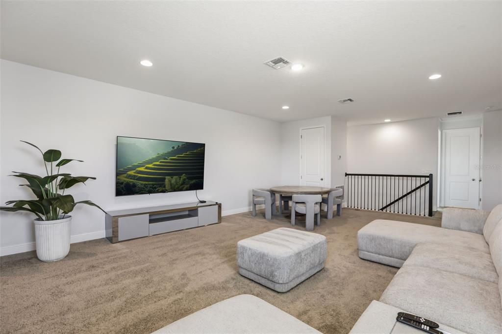 For Rent: $6,800 (5 beds, 3 baths, 2950 Square Feet)