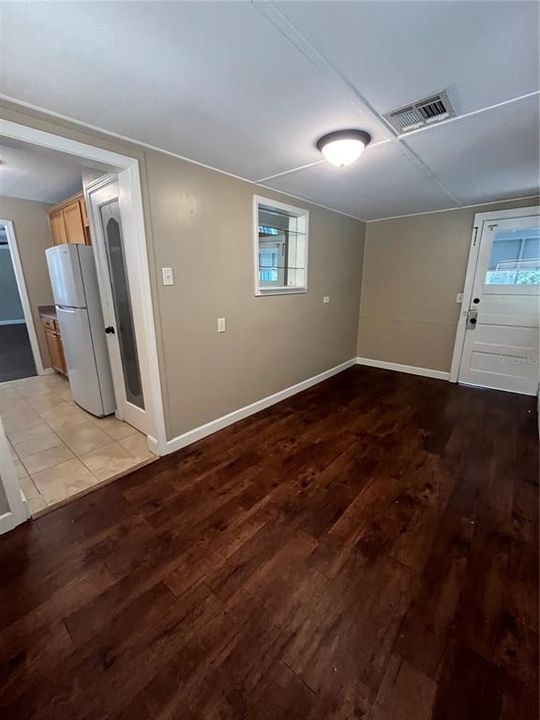 For Rent: $2,100 (3 beds, 1 baths, 1172 Square Feet)