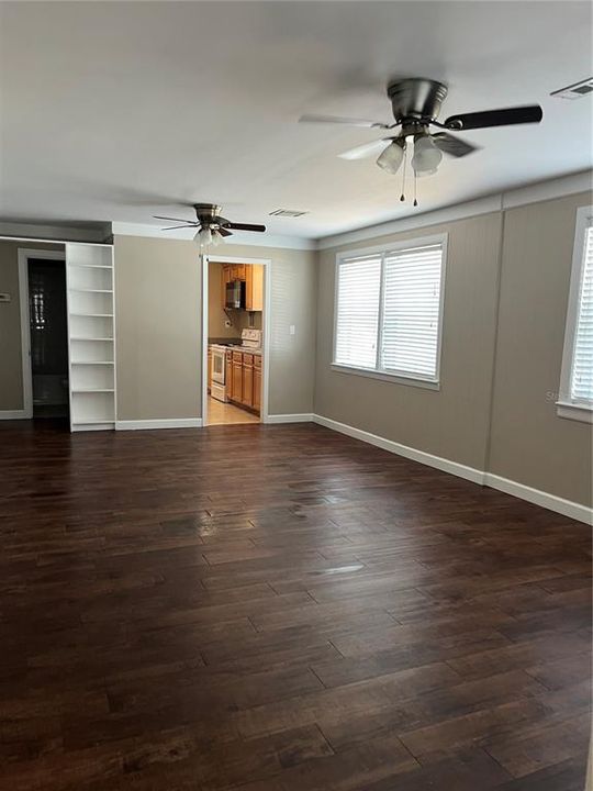For Rent: $2,100 (3 beds, 1 baths, 1172 Square Feet)