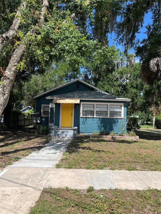 For Rent: $2,100 (3 beds, 1 baths, 1172 Square Feet)