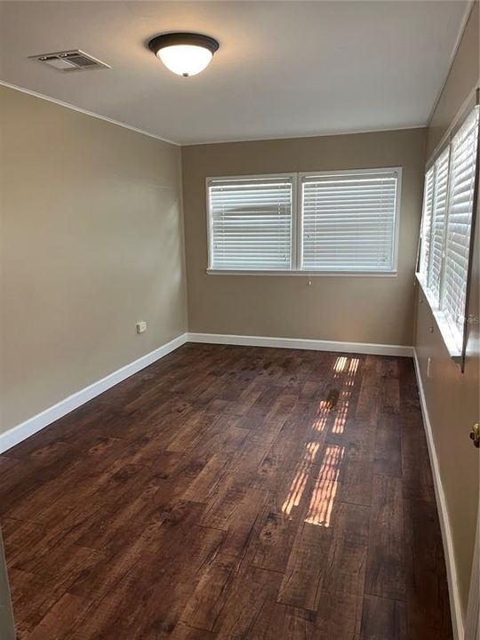 For Rent: $2,100 (3 beds, 1 baths, 1172 Square Feet)