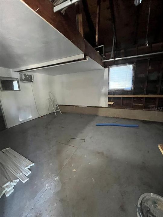 For Rent: $2,100 (3 beds, 1 baths, 1172 Square Feet)