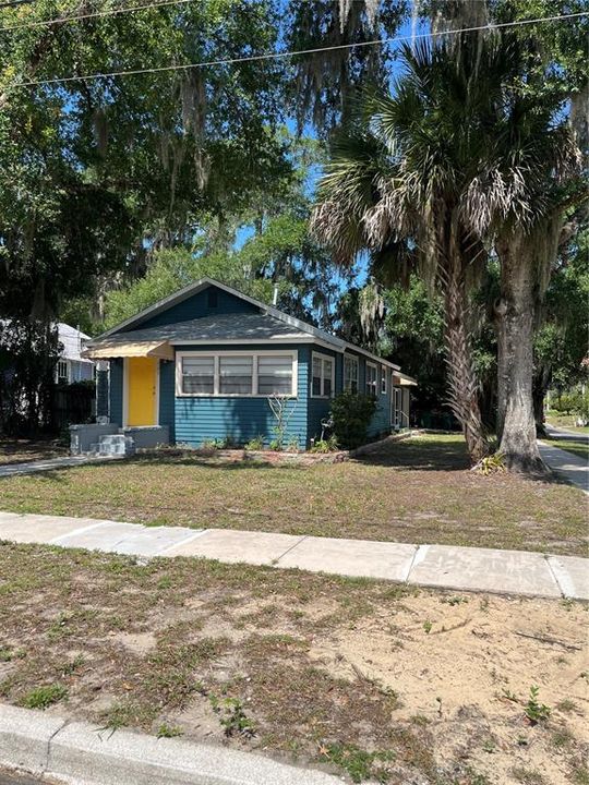 For Rent: $2,100 (3 beds, 1 baths, 1172 Square Feet)