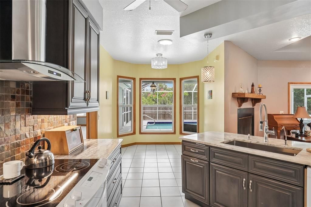 En Venta: $539,900 (4 camas, 3 baños, 2489 Pies cuadrados)