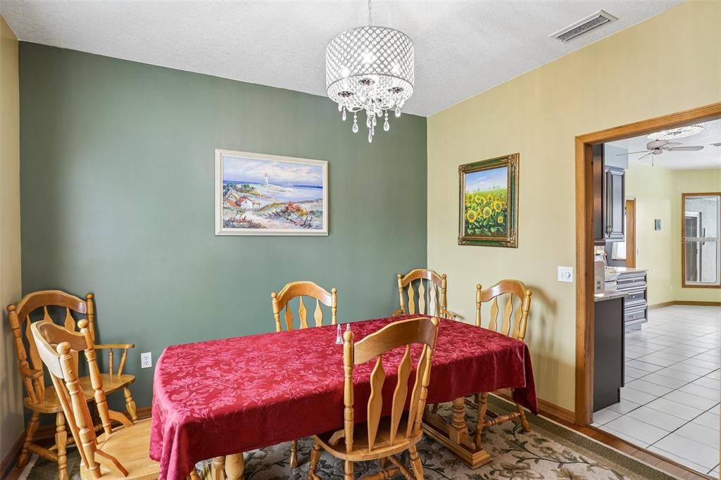 En Venta: $539,900 (4 camas, 3 baños, 2489 Pies cuadrados)