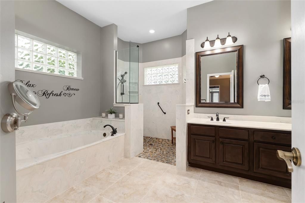For Sale: $539,900 (3 beds, 3 baths, 2816 Square Feet)