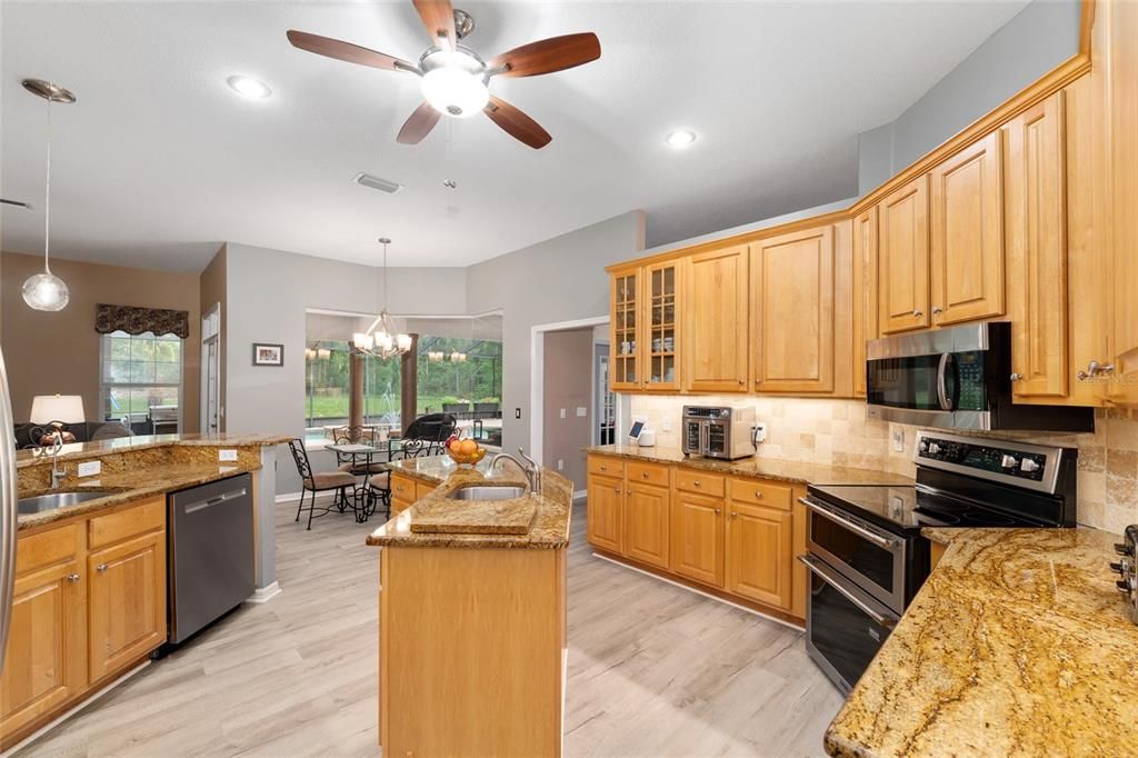 For Sale: $539,900 (3 beds, 3 baths, 2816 Square Feet)