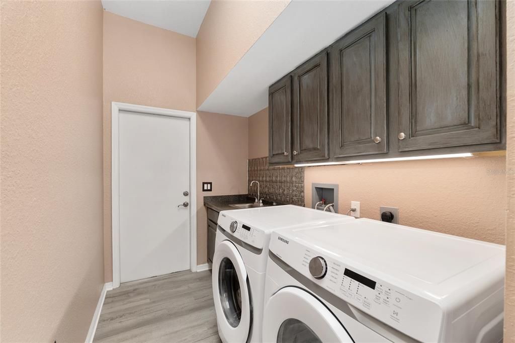 For Sale: $539,900 (3 beds, 3 baths, 2816 Square Feet)