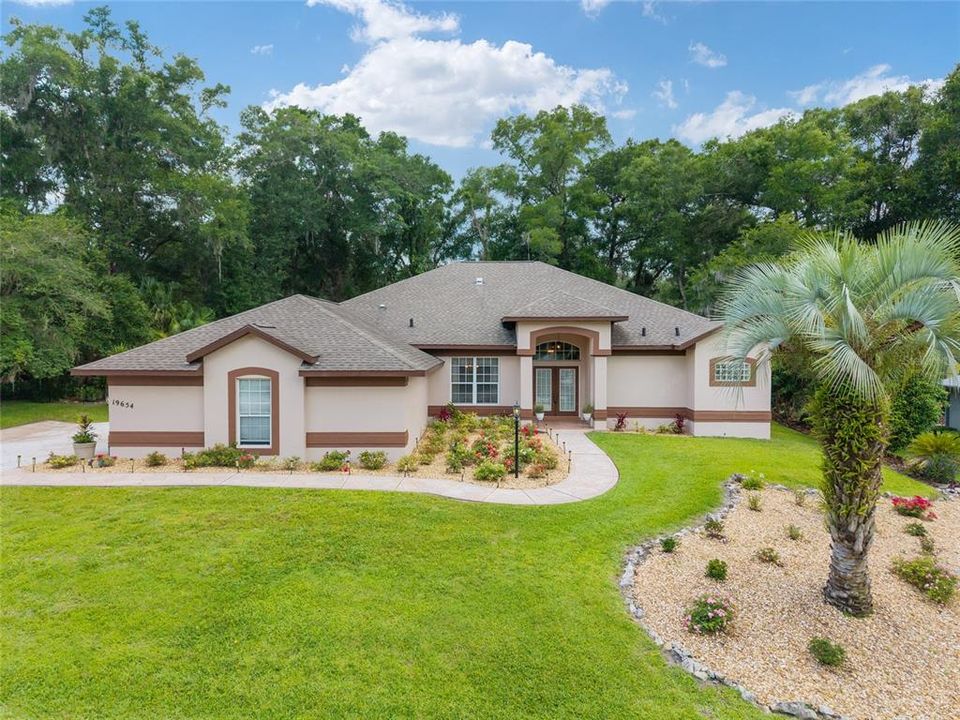 For Sale: $539,900 (3 beds, 3 baths, 2816 Square Feet)