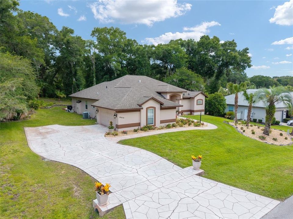 For Sale: $539,900 (3 beds, 3 baths, 2816 Square Feet)