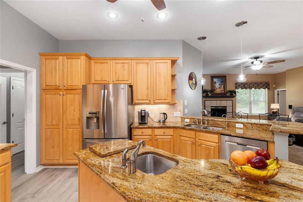 For Sale: $539,900 (3 beds, 3 baths, 2816 Square Feet)