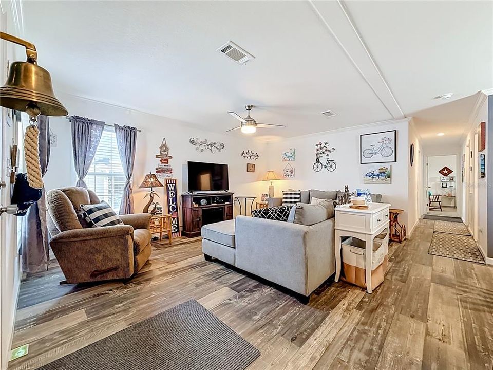 For Sale: $279,900 (3 beds, 2 baths, 1176 Square Feet)