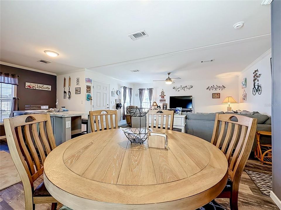 For Sale: $279,900 (3 beds, 2 baths, 1176 Square Feet)