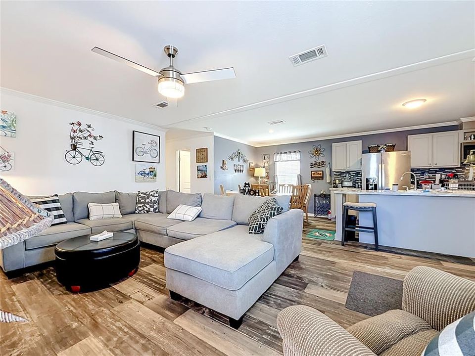 For Sale: $279,900 (3 beds, 2 baths, 1176 Square Feet)