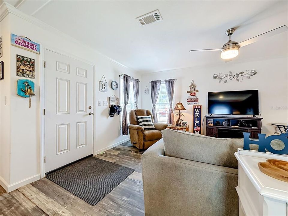 For Sale: $279,900 (3 beds, 2 baths, 1176 Square Feet)