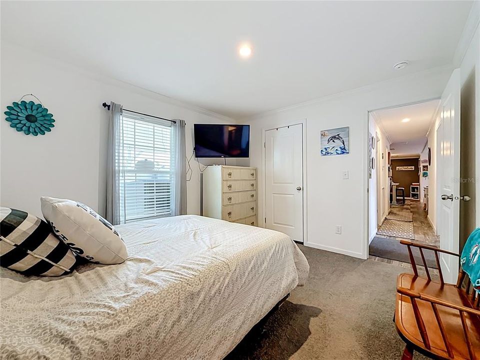 For Sale: $279,900 (3 beds, 2 baths, 1176 Square Feet)