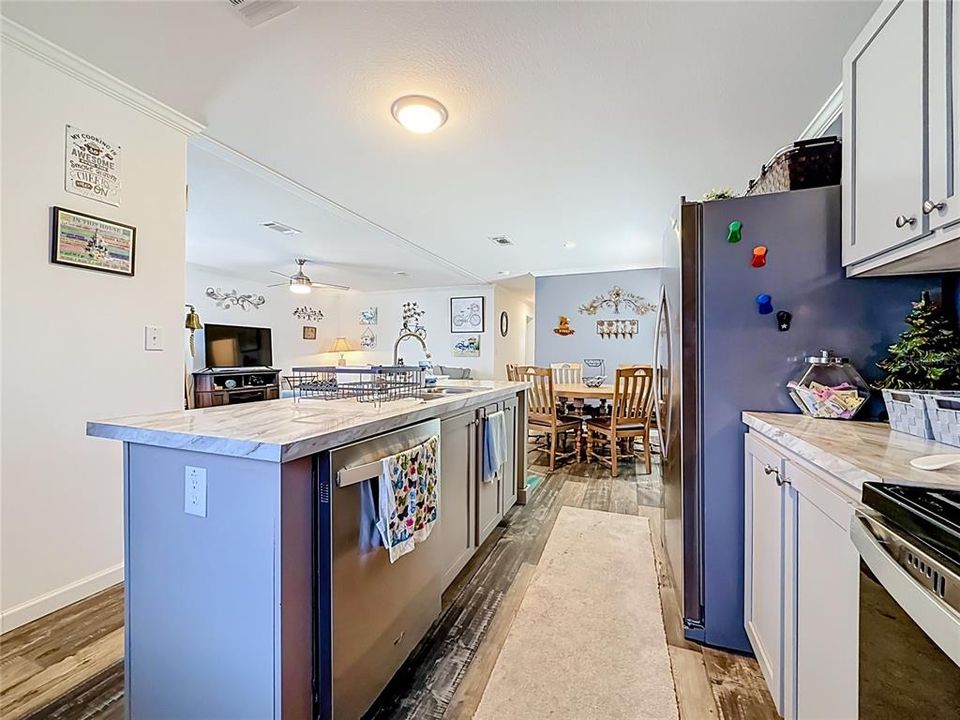 For Sale: $279,900 (3 beds, 2 baths, 1176 Square Feet)