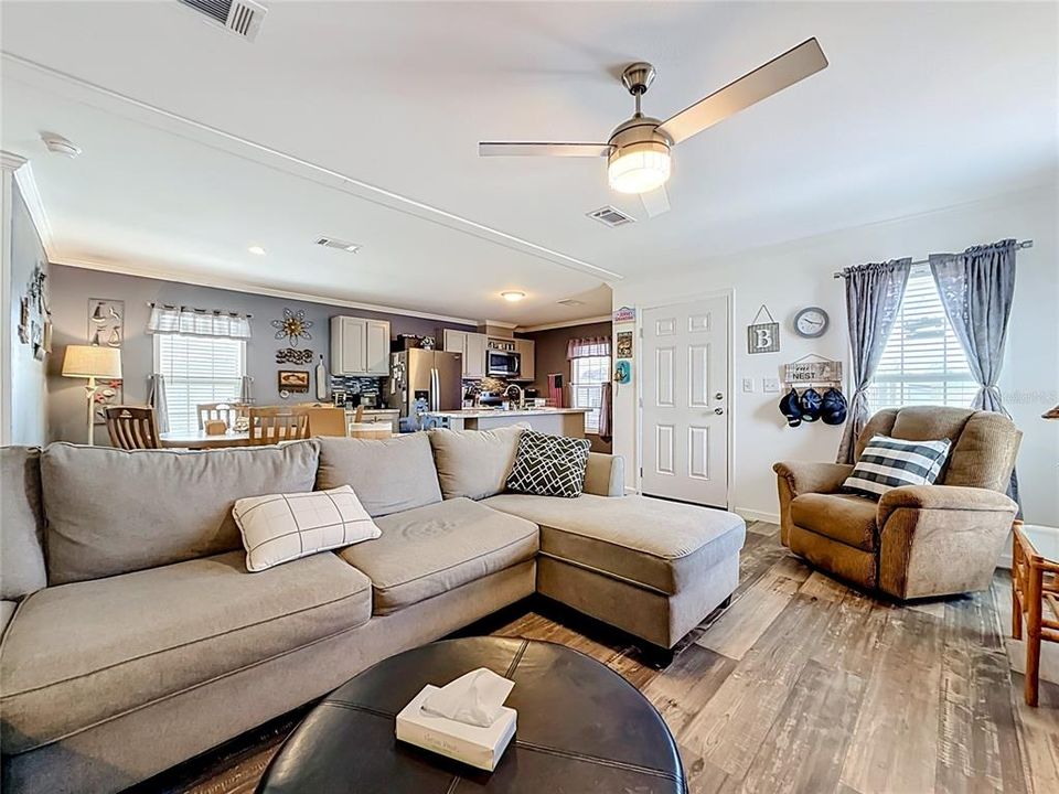 For Sale: $279,900 (3 beds, 2 baths, 1176 Square Feet)