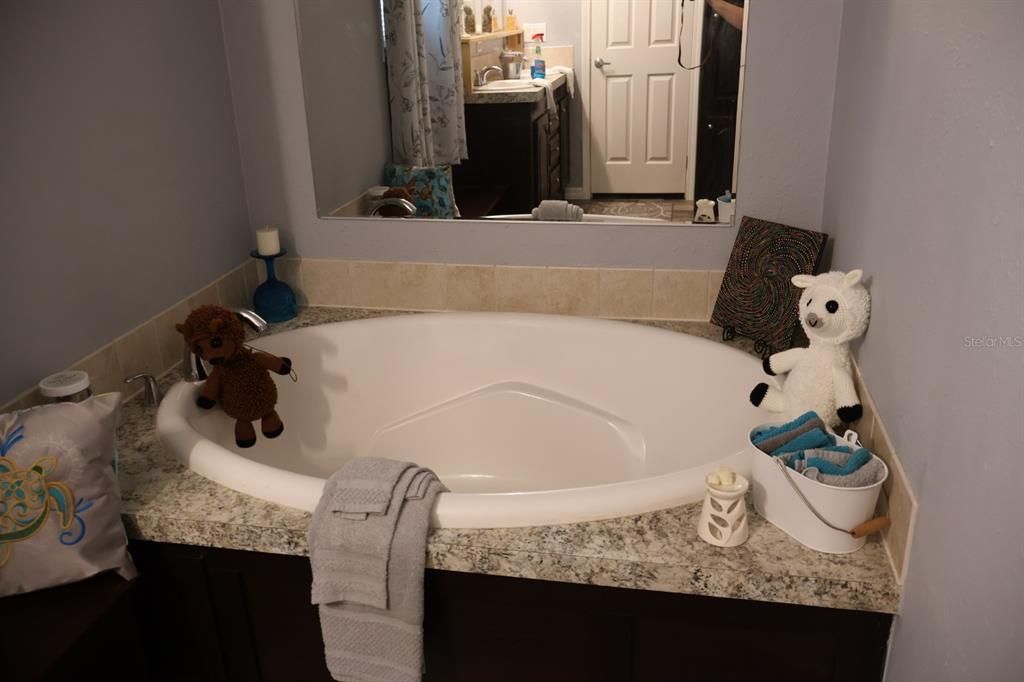 For Sale: $349,900 (3 beds, 2 baths, 1278 Square Feet)