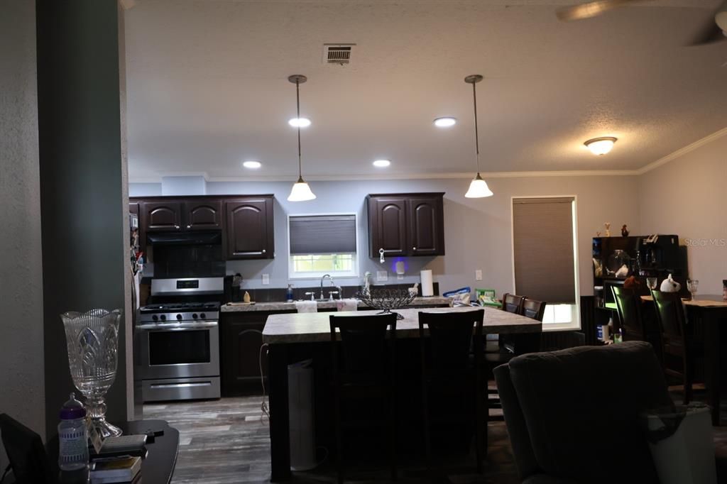 For Sale: $349,900 (3 beds, 2 baths, 1278 Square Feet)