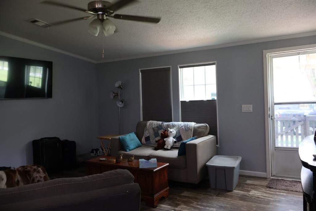 For Sale: $349,900 (3 beds, 2 baths, 1278 Square Feet)