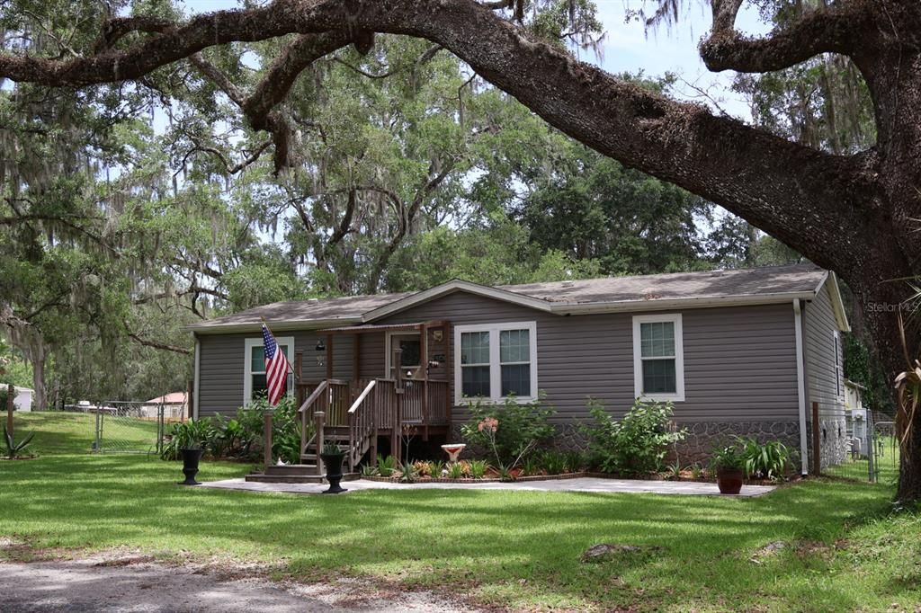 For Sale: $349,900 (3 beds, 2 baths, 1278 Square Feet)