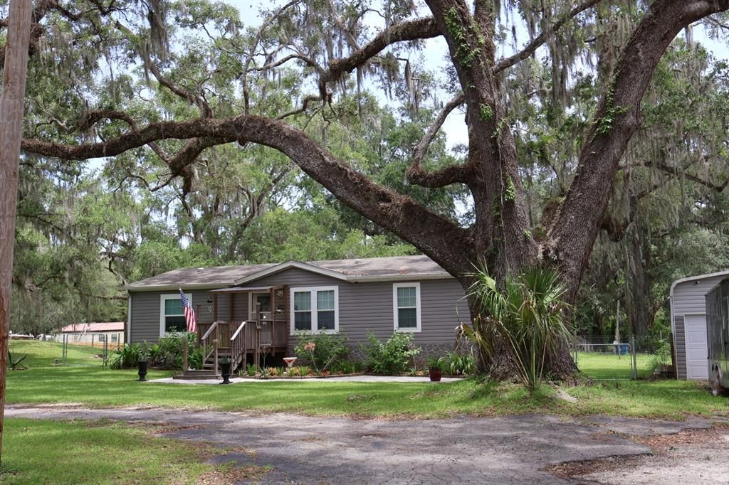 For Sale: $349,900 (3 beds, 2 baths, 1278 Square Feet)
