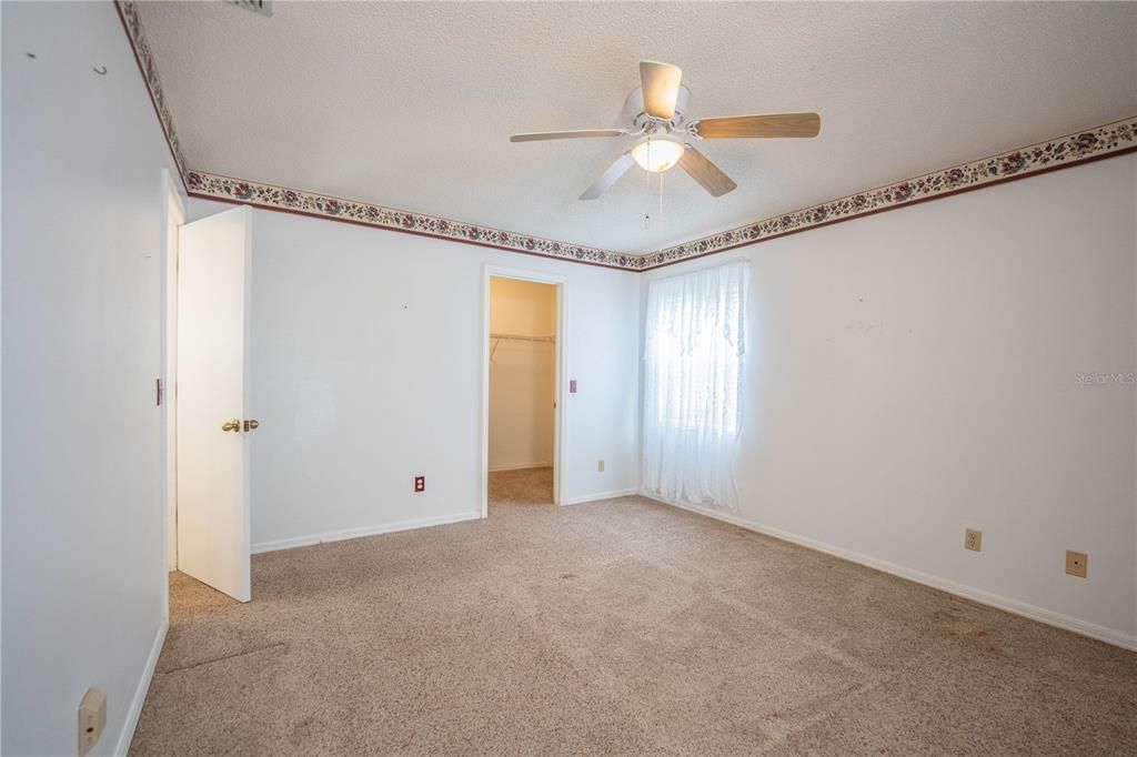 For Sale: $206,500 (2 beds, 2 baths, 884 Square Feet)