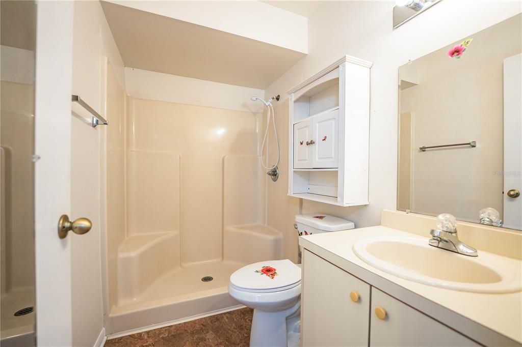 For Sale: $206,500 (2 beds, 2 baths, 884 Square Feet)
